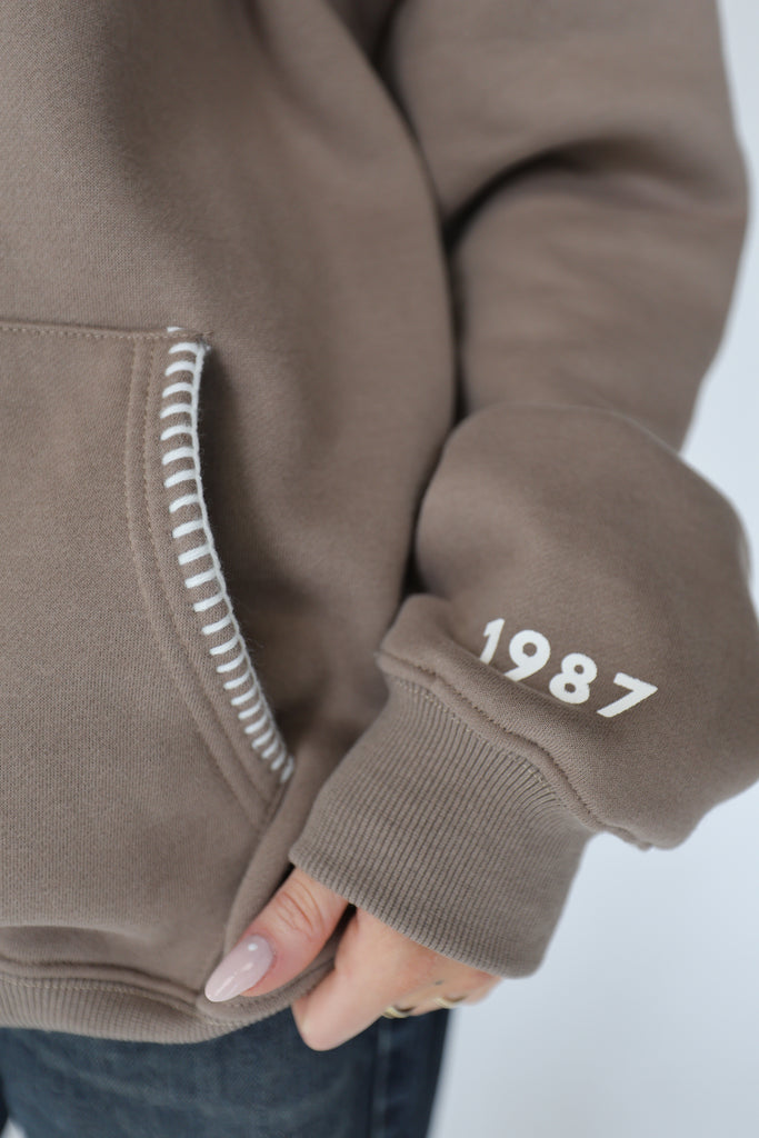 LABEL HOODIE IN "TAUPE"